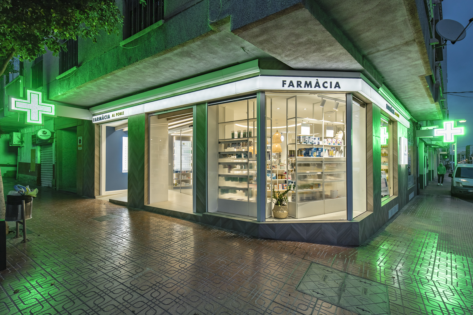 iluminacion exterior farmacia oropesa